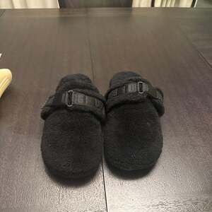 UGG Fluff It Black TNL Shearling Slipper Slides